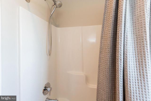 425 E DELP RD, Lancaster, PA 17601