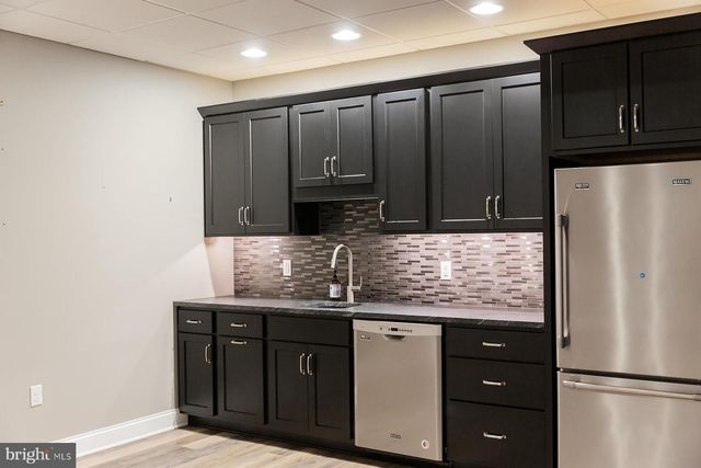 425 E DELP RD, Lancaster, PA 17601