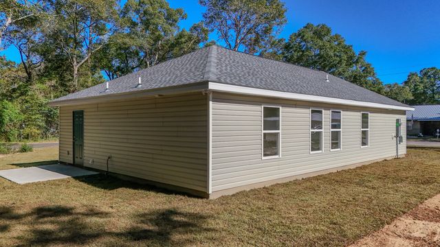374 S 20th Street, Defuniak Springs, FL 32435
