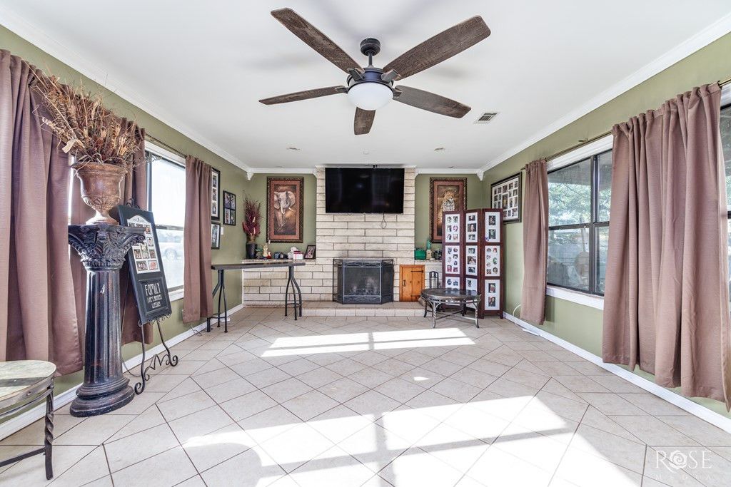 Image 11 of property listing at 2318 Dallas Street, San Angelo, TX 76901