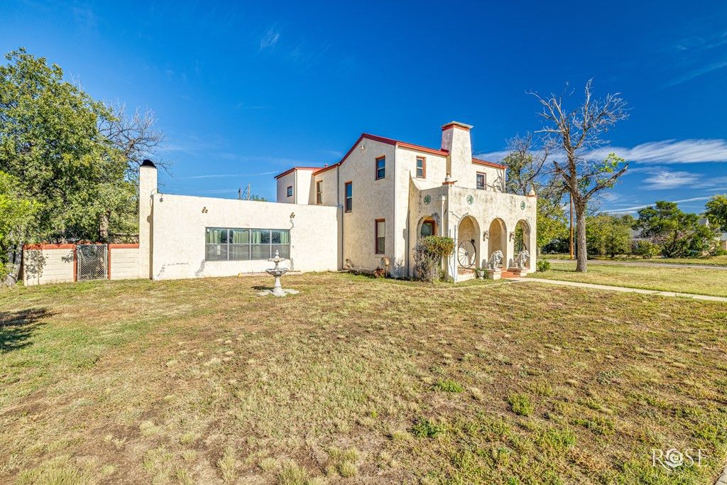 Image 3 of property listing at 2318 Dallas Street, San Angelo, TX 76901