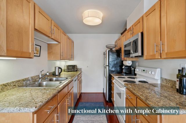 220 Marina Lakes Dr, Richmond, CA 94804