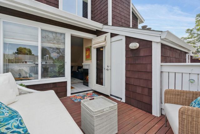 220 Marina Lakes Dr, Richmond, CA 94804