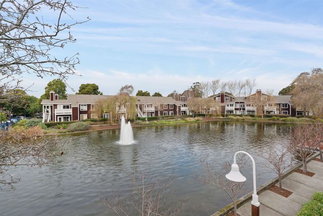 220 Marina Lakes Dr, Richmond, CA 94804