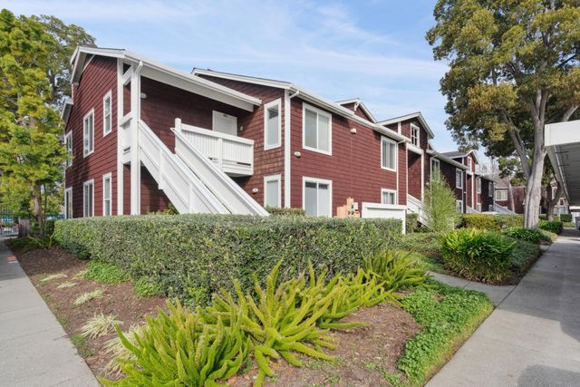 220 Marina Lakes Dr, Richmond, CA 94804