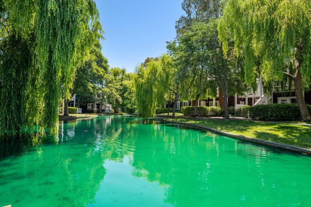 220 Marina Lakes Dr, Richmond, CA 94804