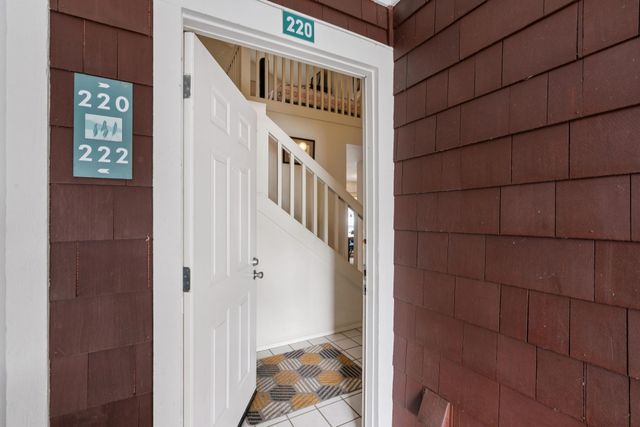 220 Marina Lakes Dr, Richmond, CA 94804