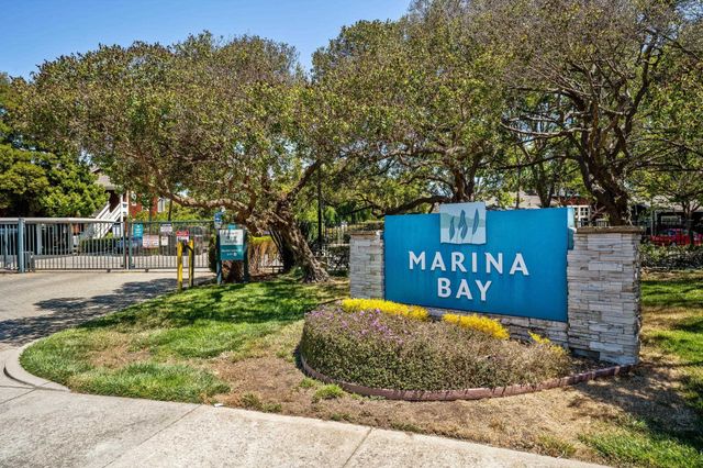 220 Marina Lakes Dr, Richmond, CA 94804