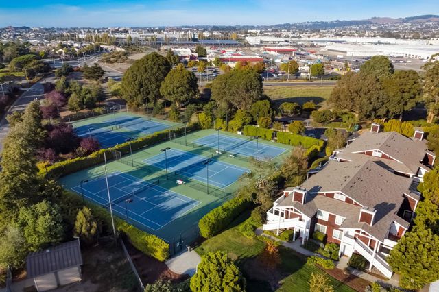 220 Marina Lakes Dr, Richmond, CA 94804