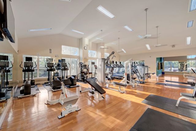 220 Marina Lakes Dr, Richmond, CA 94804