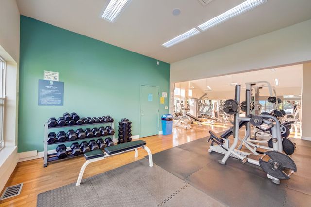 220 Marina Lakes Dr, Richmond, CA 94804