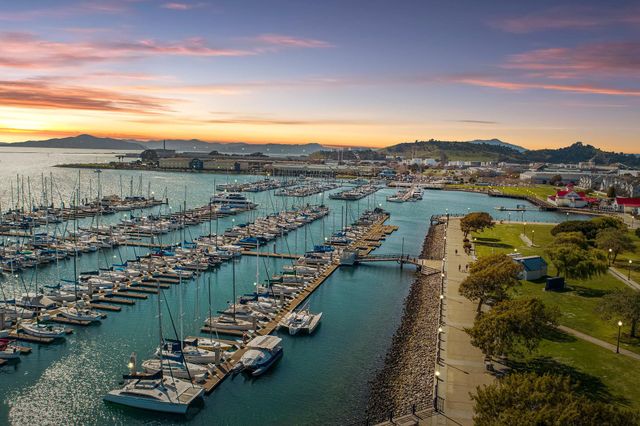 220 Marina Lakes Dr, Richmond, CA 94804