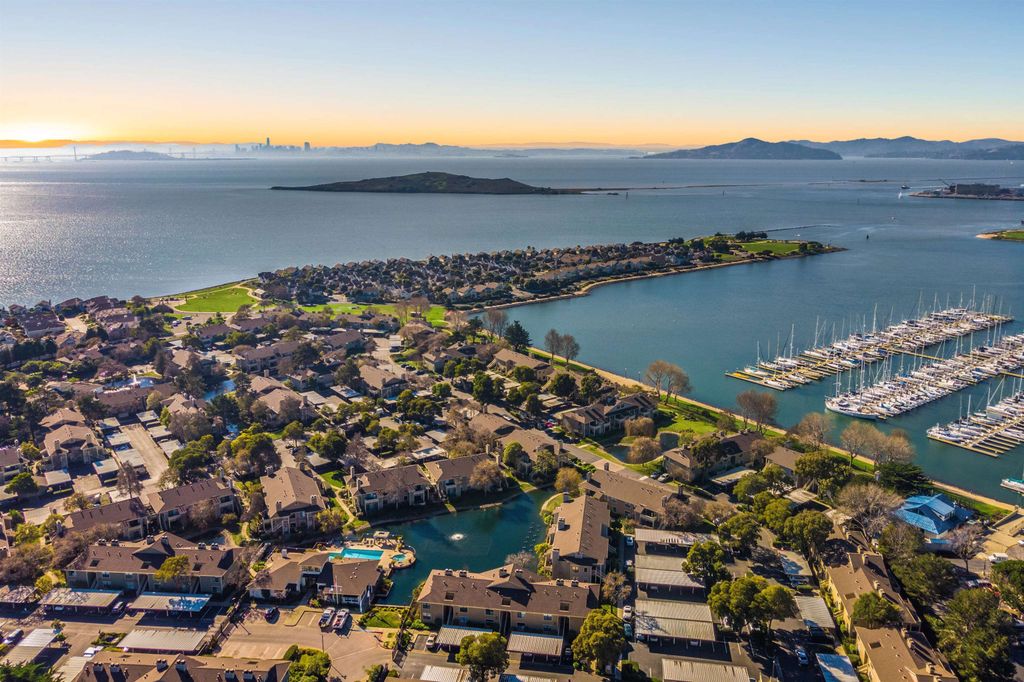 220 Marina Lakes Dr, Richmond, CA 94804