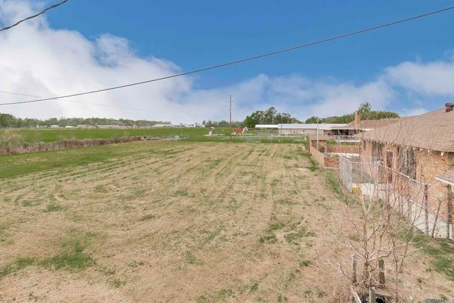 5511 N River Rd, Port Allen, LA 70767