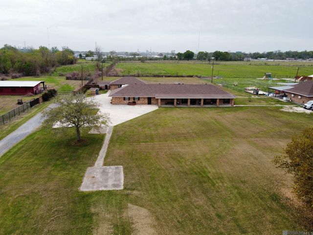 5511 N River Rd, Port Allen, LA 70767