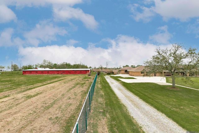 5511 N River Rd, Port Allen, LA 70767