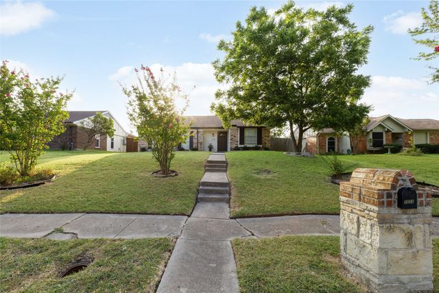 2022 High Summit Drive, Garland, TX 75041