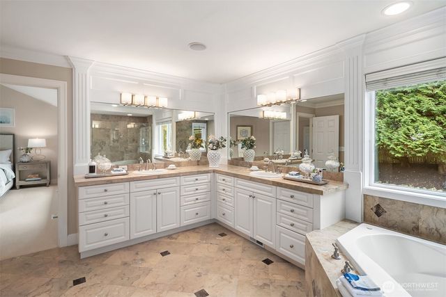 9843 NE 25th Street, Bellevue, WA 98004