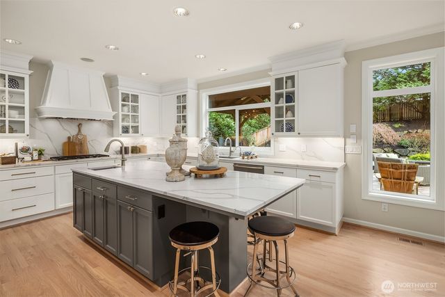 9843 NE 25th Street, Bellevue, WA 98004