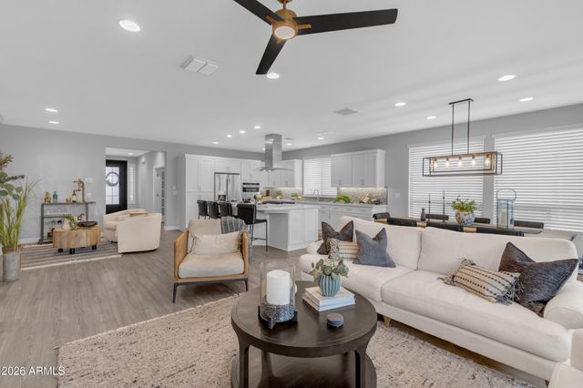 363 E VETERANS Way, Queen Creek, AZ 85140