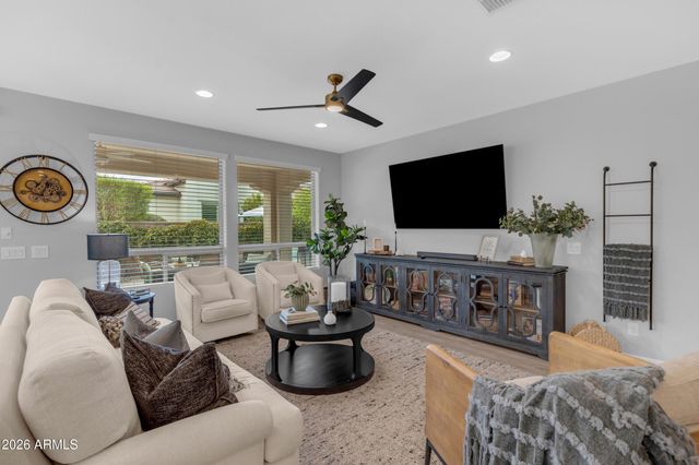 363 E VETERANS Way, Queen Creek, AZ 85140