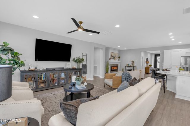 363 E VETERANS Way, Queen Creek, AZ 85140