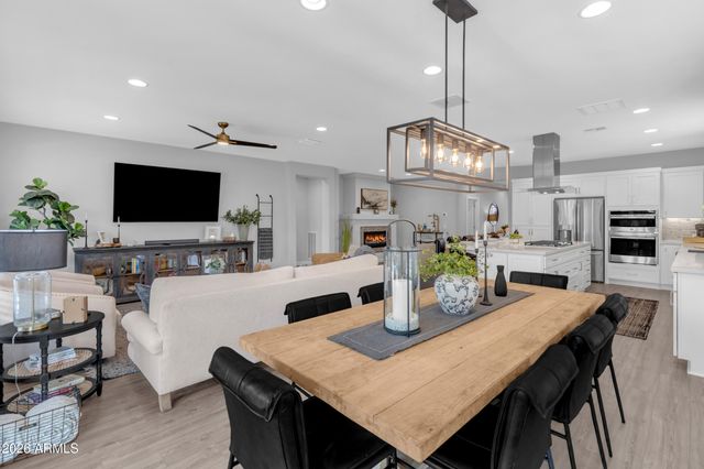 363 E VETERANS Way, Queen Creek, AZ 85140