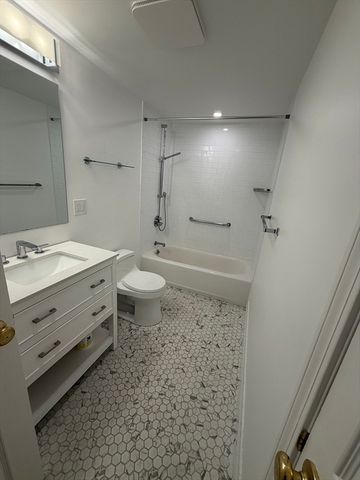151 Coolidge Ave. 404, Watertown, MA 02472