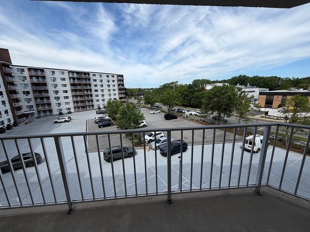 151 Coolidge Ave. 404, Watertown, MA 02472