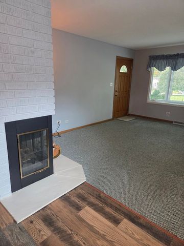 215 Brice Avenue, Mundelein, IL 60060