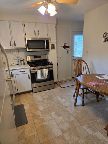 215 Brice Avenue, Mundelein, IL 60060