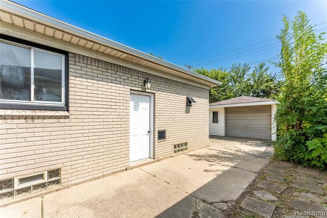 25184 Pattow Street, Roseville, MI 48066