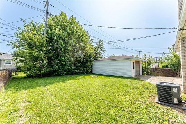 25184 Pattow Street, Roseville, MI 48066