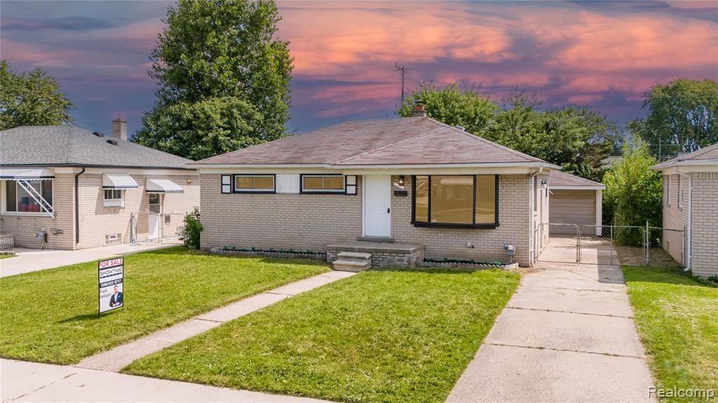 25184 Pattow Street, Roseville, MI 48066