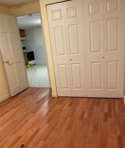 8-A Boylston 2B, Worcester, MA 01605