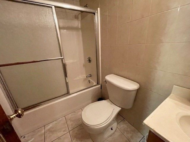 8-A Boylston 2B, Worcester, MA 01605