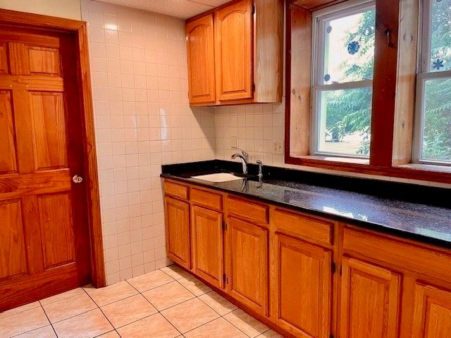 8-A Boylston 2B, Worcester, MA 01605