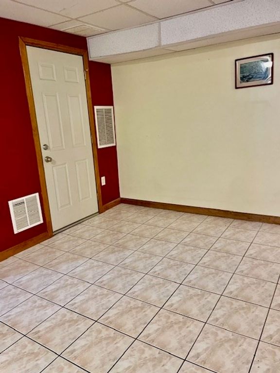 8-A Boylston 2B, Worcester, MA 01605