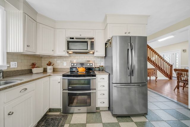 399 Wethersfield St, Rowley, MA 01969