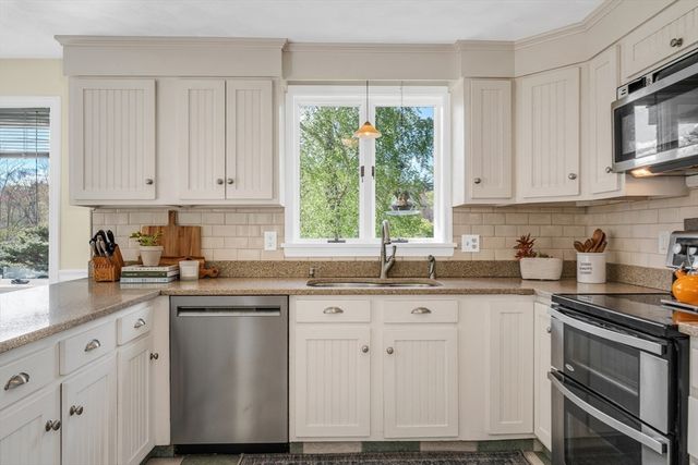 399 Wethersfield St, Rowley, MA 01969
