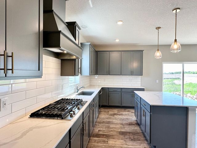 1504 Clover Preserve Way, Chaska, MN 55318