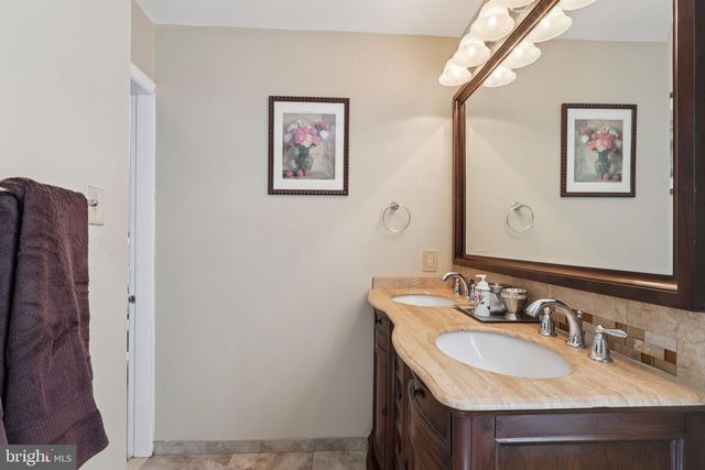 23 SHERWOOD DR, Medford, NJ 08055