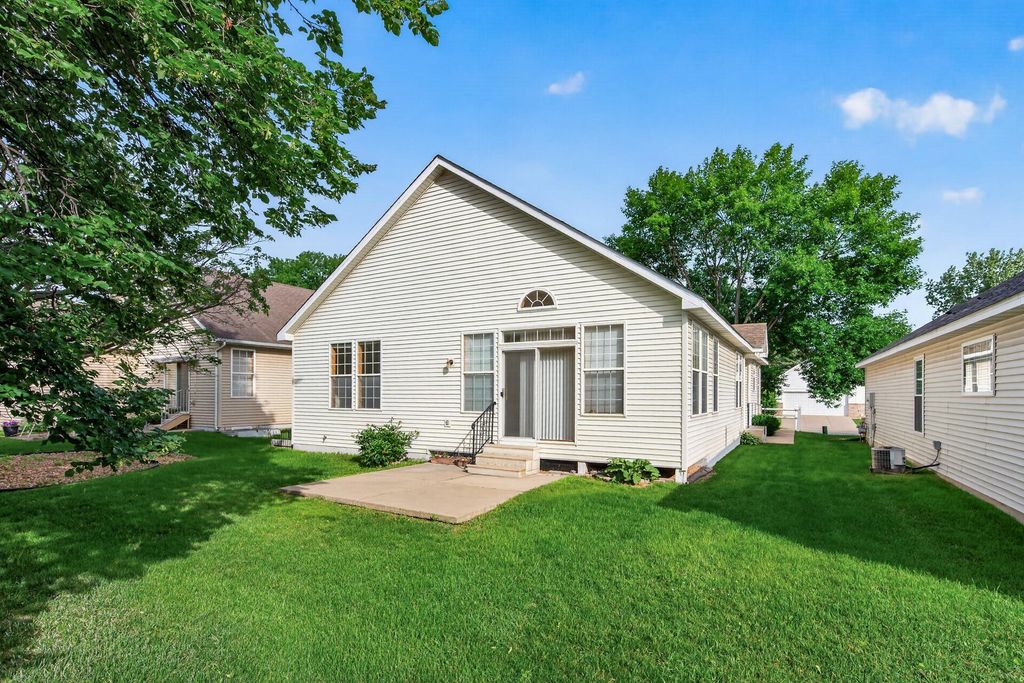 442 Meadowood Lane, Burnsville, MN 55337 — photo 5
