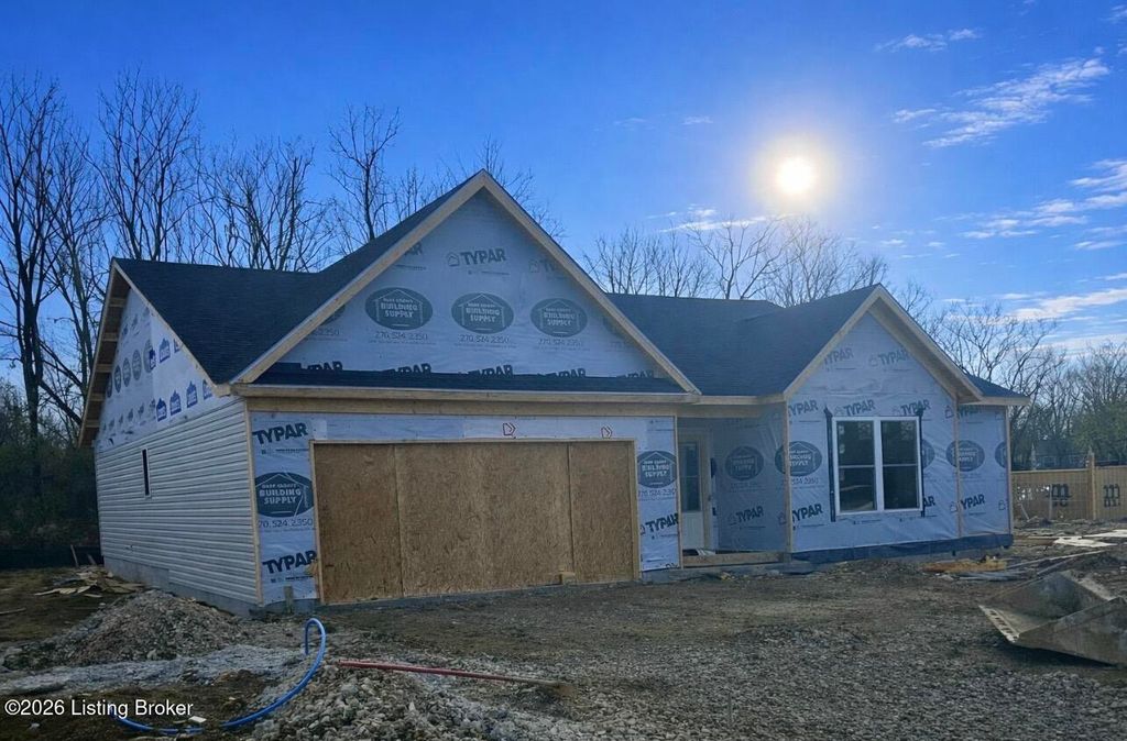 8207 Roseborough Rd, Louisville, KY 40228