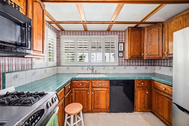 15571 Otsego, Los Angeles, CA 91436