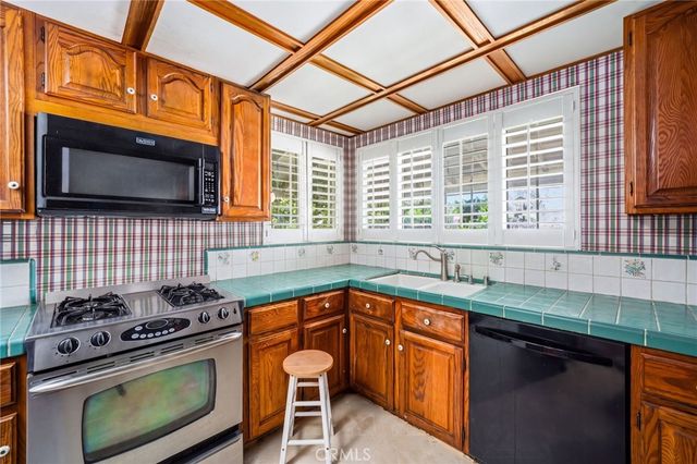 15571 Otsego, Los Angeles, CA 91436