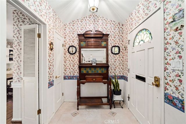 15571 Otsego, Los Angeles, CA 91436