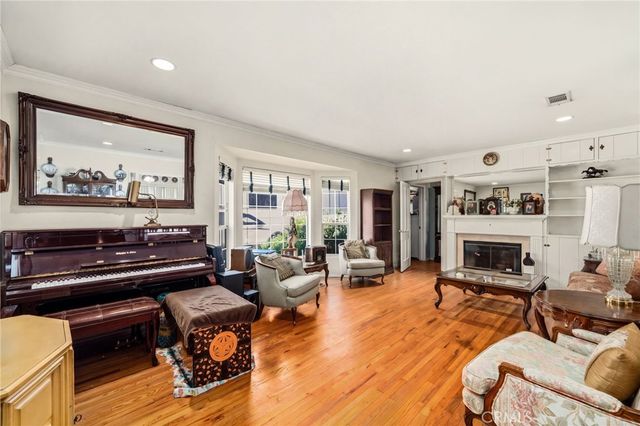 15571 Otsego, Los Angeles, CA 91436