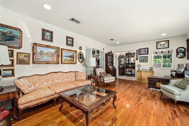 15571 Otsego, Los Angeles, CA 91436