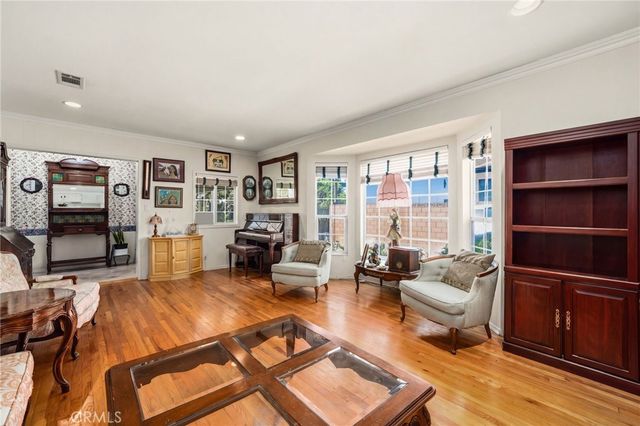 15571 Otsego, Los Angeles, CA 91436